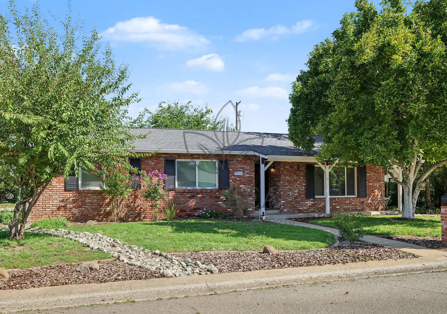 564 Estate St — Photo 4