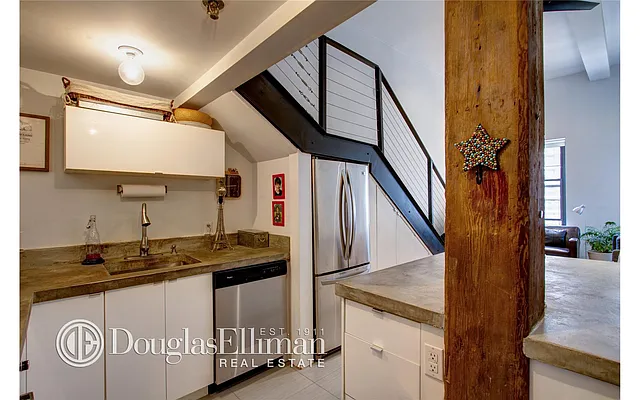 Rented by Douglas Elliman | media 20