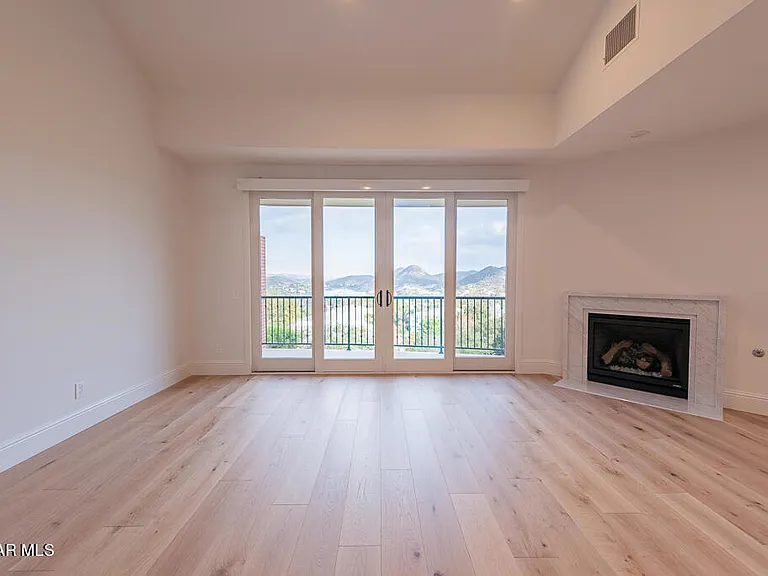2390 Crombie Ct — Photo 22