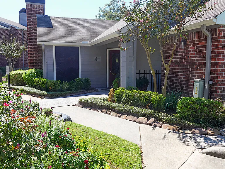 Porterwood Apartments — Photo 13