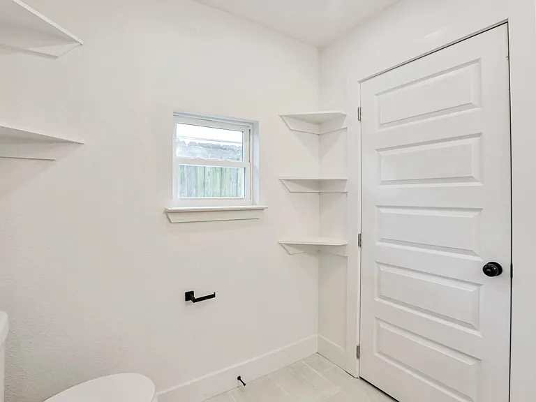 1610 S Beckley Ave — Photo 22