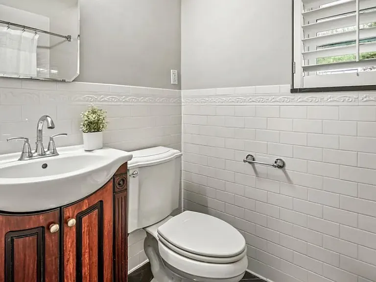 4225 N Henderson Rd #204 — Photo 15