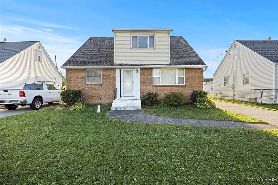 31 Wallace Ave photo 1