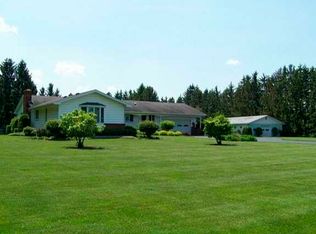 6590 Thwing Rd, Le Roy, NY 14482