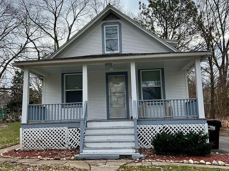 209 Circle Rd — Photo 3