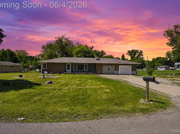 220 Meadow Ln, Jackson, MI 49203