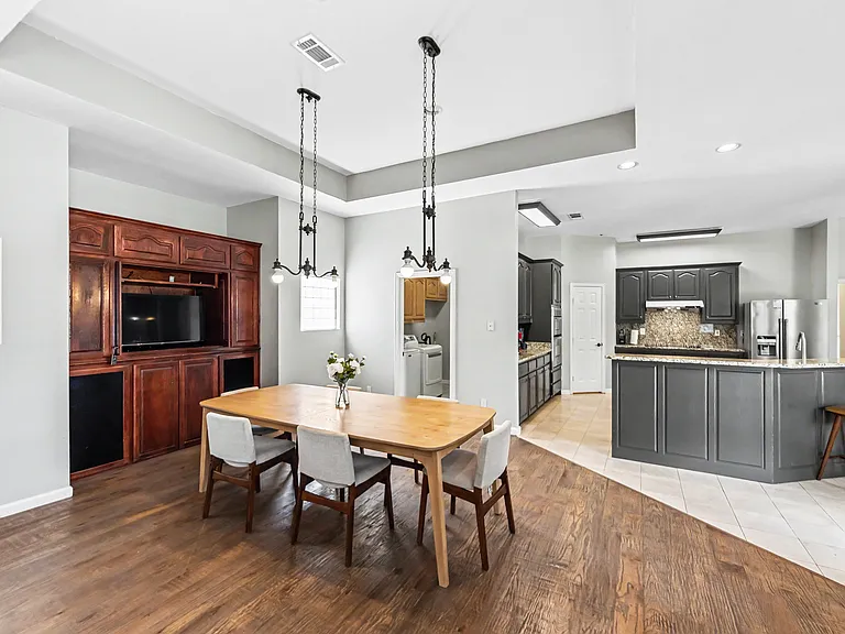 2451 Valley View Dr — Photo 19