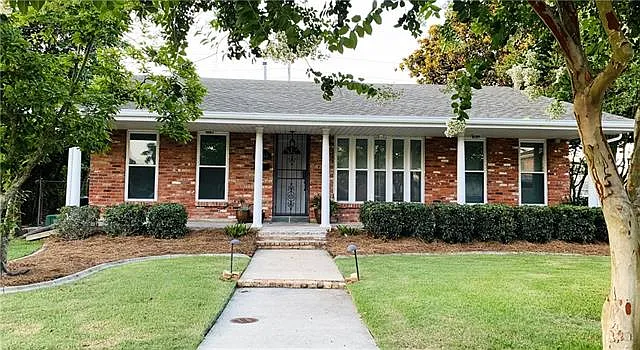 1220 Jim St