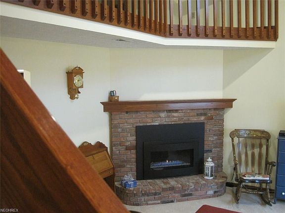 3rd image of 42 High Point Dr Unit 19