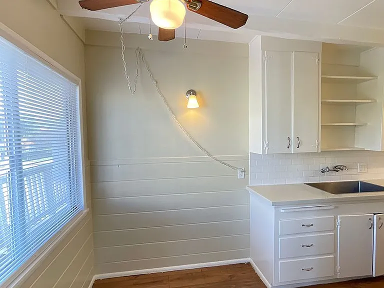 203-209 E Acacia Ave — Photo 6