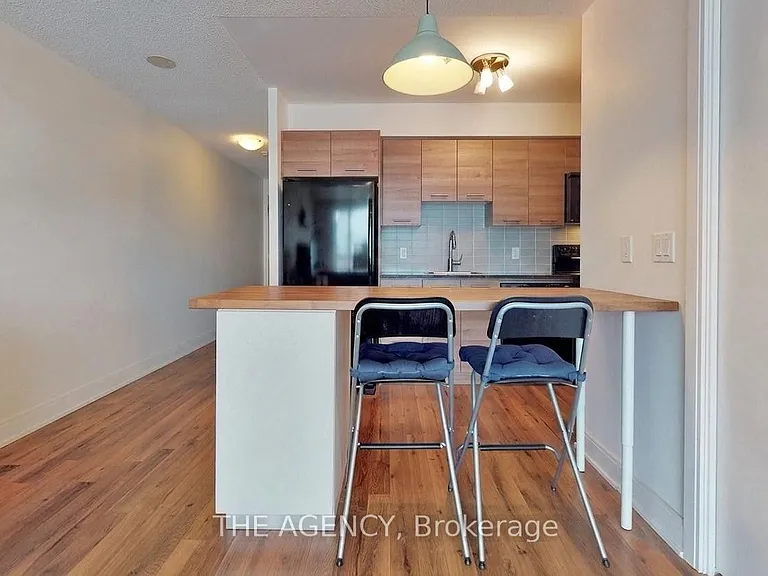 135 Village Green Sq #1015 — Photo 6