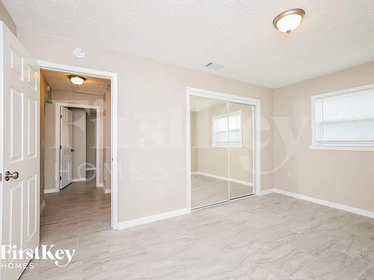 724 Dromedary Dr — Photo 12