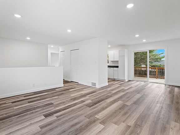 4th image of 4456 Manor Wood Dr S