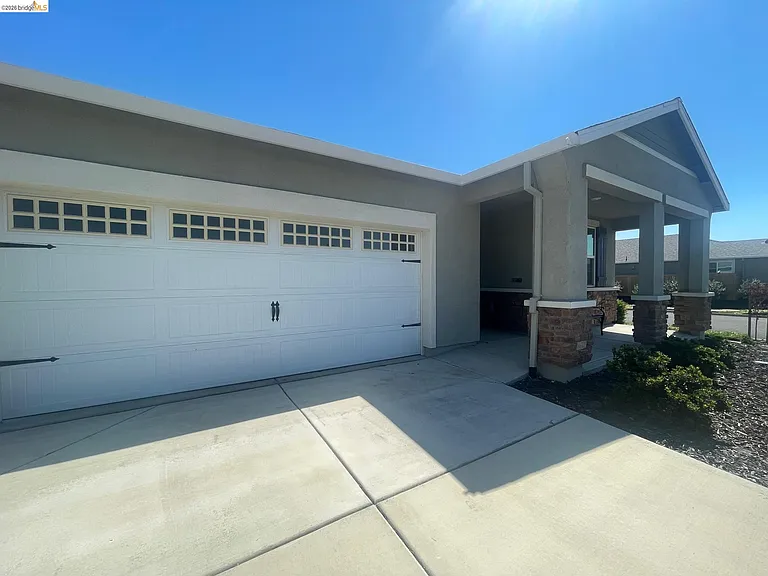 4395 Canada Way — Photo 2
