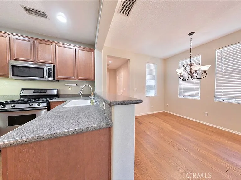 15 Elmhurst St — Photo 30