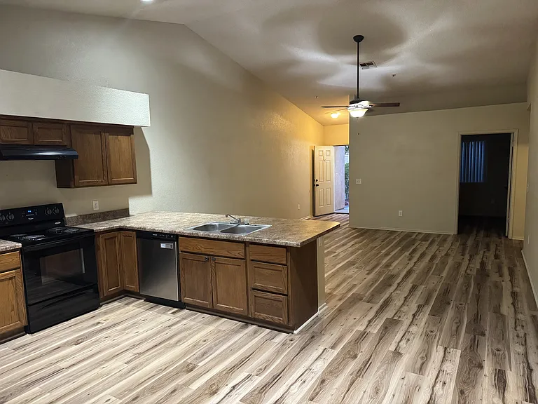 3050 S Todd Ave — Photo 5
