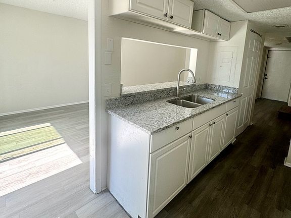 3rd image of 5266 Tennis Court Cir