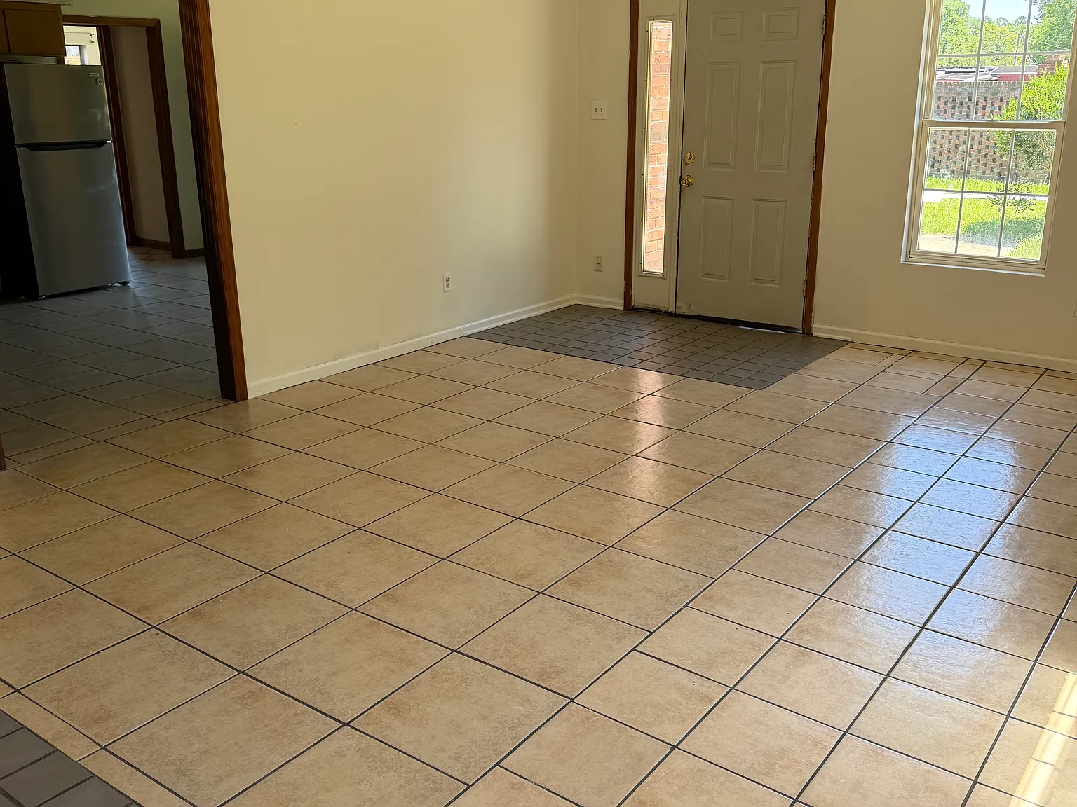 4 bed, 3.0 bath, 2047 sqft, $2,500 — Photo 2