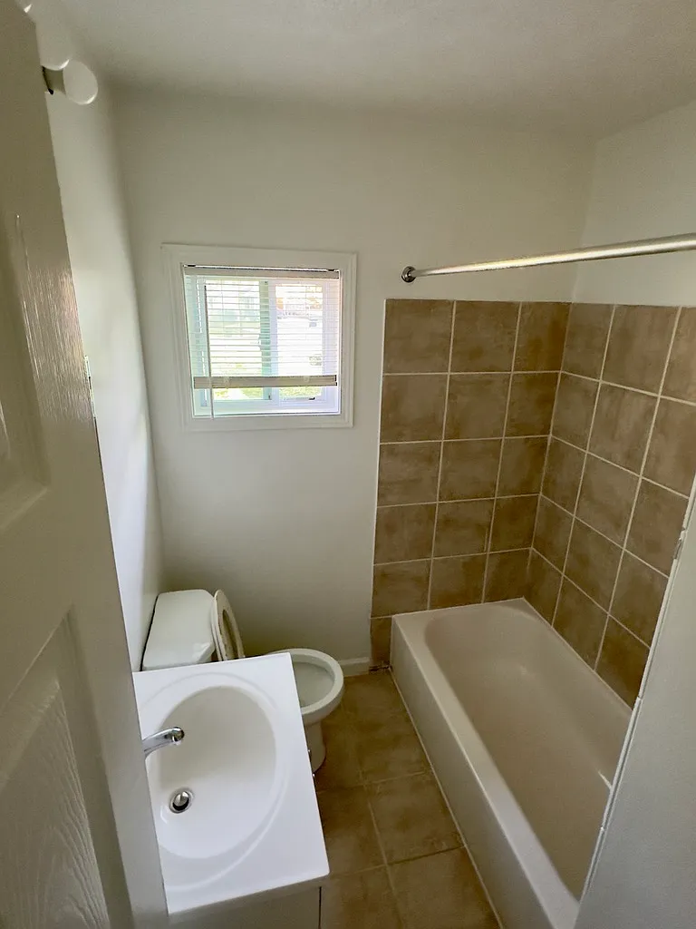 2 bed, 1000 sqft, $1,600 — Photo 4