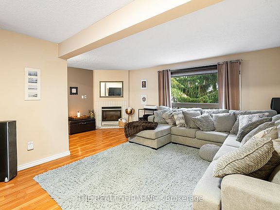 5th image of 1990 Wavell St #67
