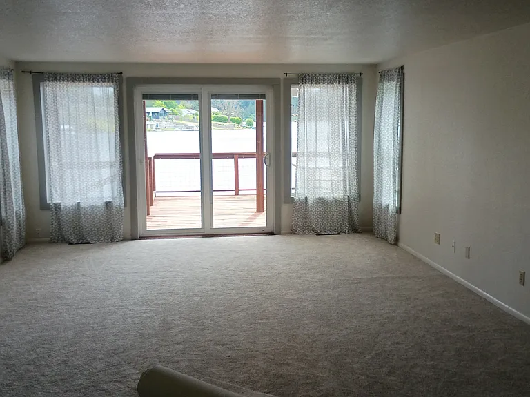 2522 Carpenter Rd SE — Photo 2