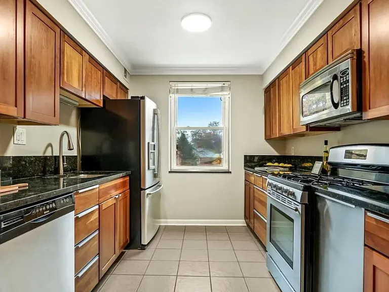 4225 N Henderson Rd #204 — Photo 12