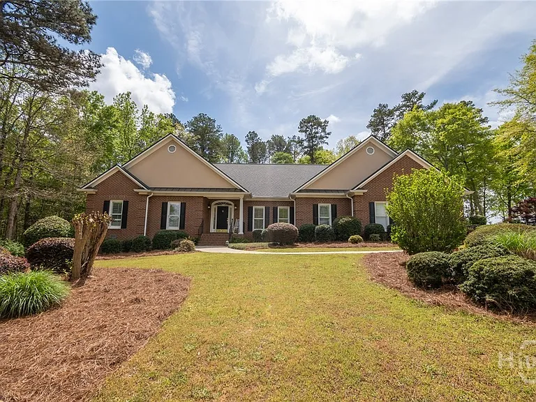 1040 Saint Andrews Dr — Photo 2
