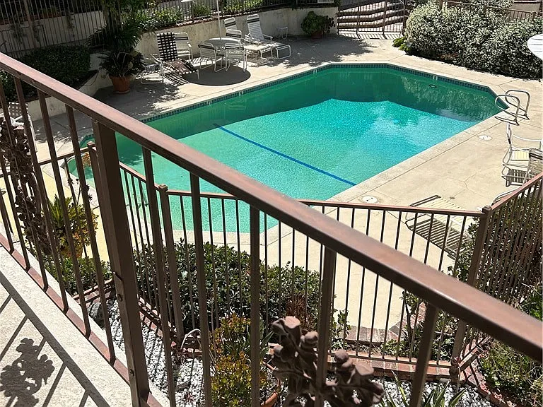 5315 Yarmouth Ave — Photo 18