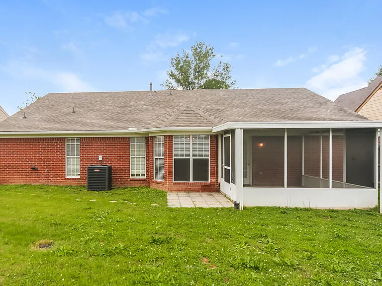 8202 Martin Dr — Photo 15