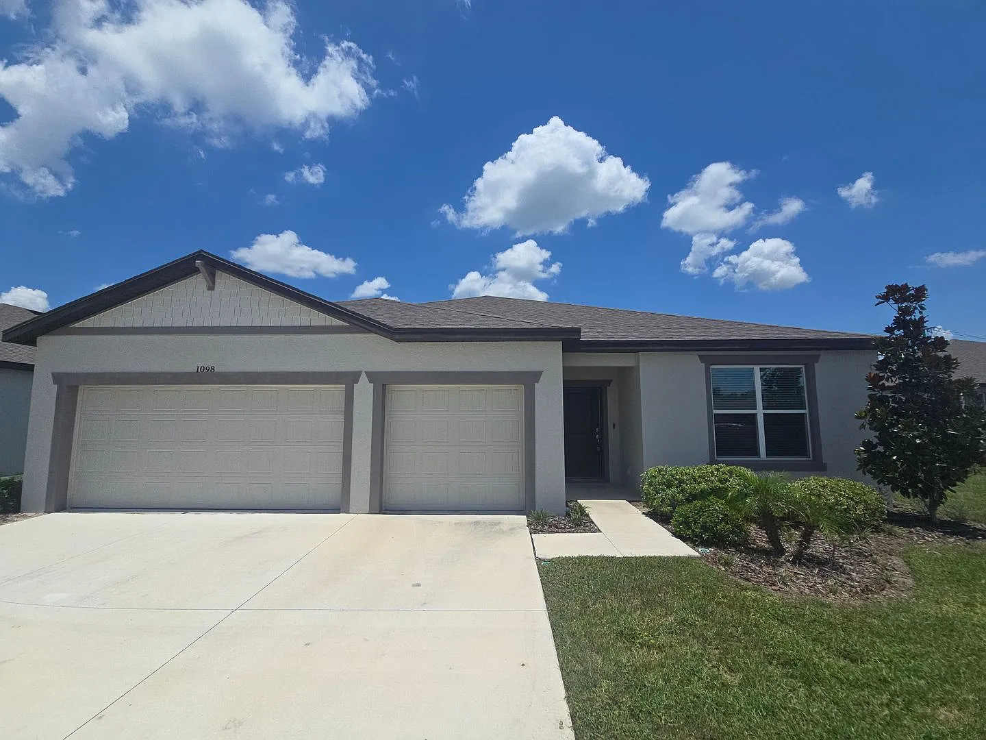 3 bed 2.5 bath home — Photo 2