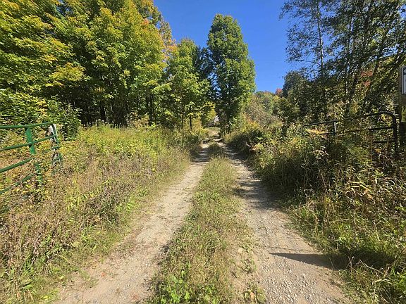 4th image of 689 Black Falls Extension