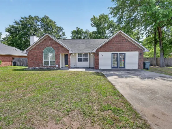 884 Darrow Ln, Hinesville, GA 31313