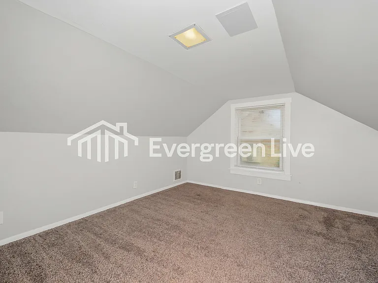 610 Maplehurst Dr — Photo 11