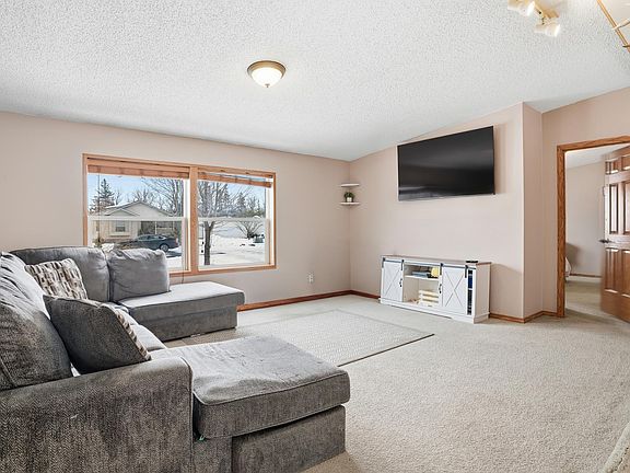 5th image of 411 Rosabelle Ct