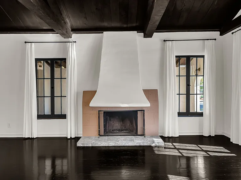 4654 Merrill Ave — Photo 6