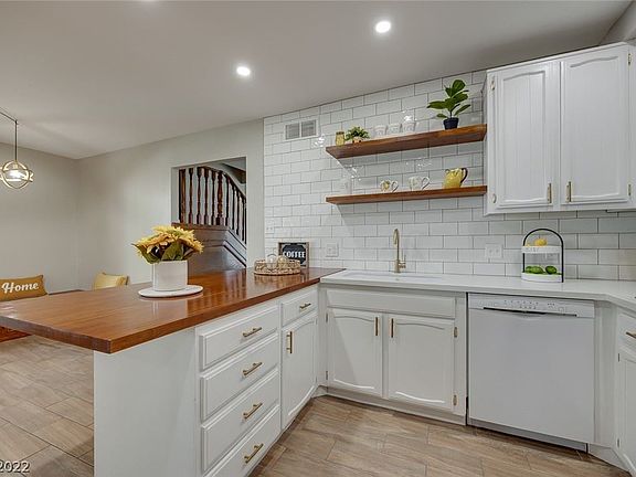 4th image of 3648 Mount Vernon Ave