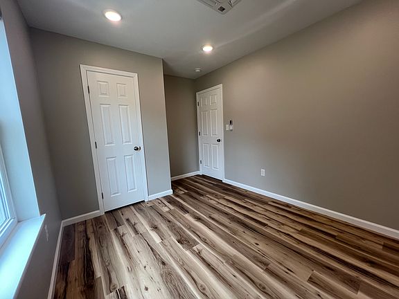 4th image of 500 Worley Adu St