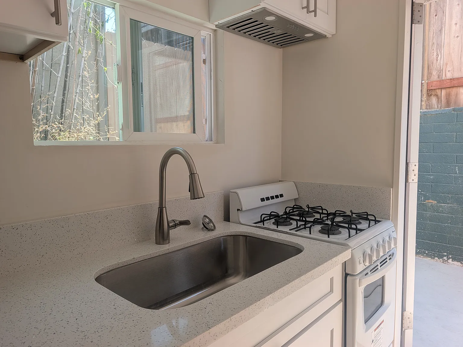 Studio, 350 sqft, $1,595 — Photo 2