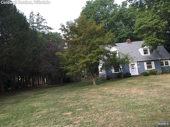 3rd image of 247 Rockland Ave