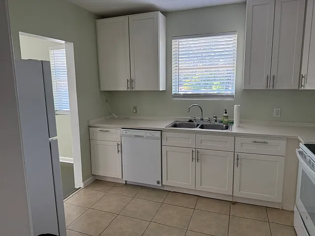 2 bed, 1100 sqft, $1,200 — Photo 2