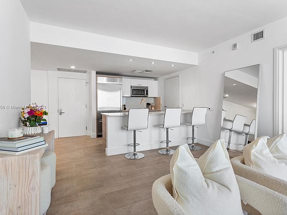 5th image of 1300 Brickell Bay Dr APT 2905