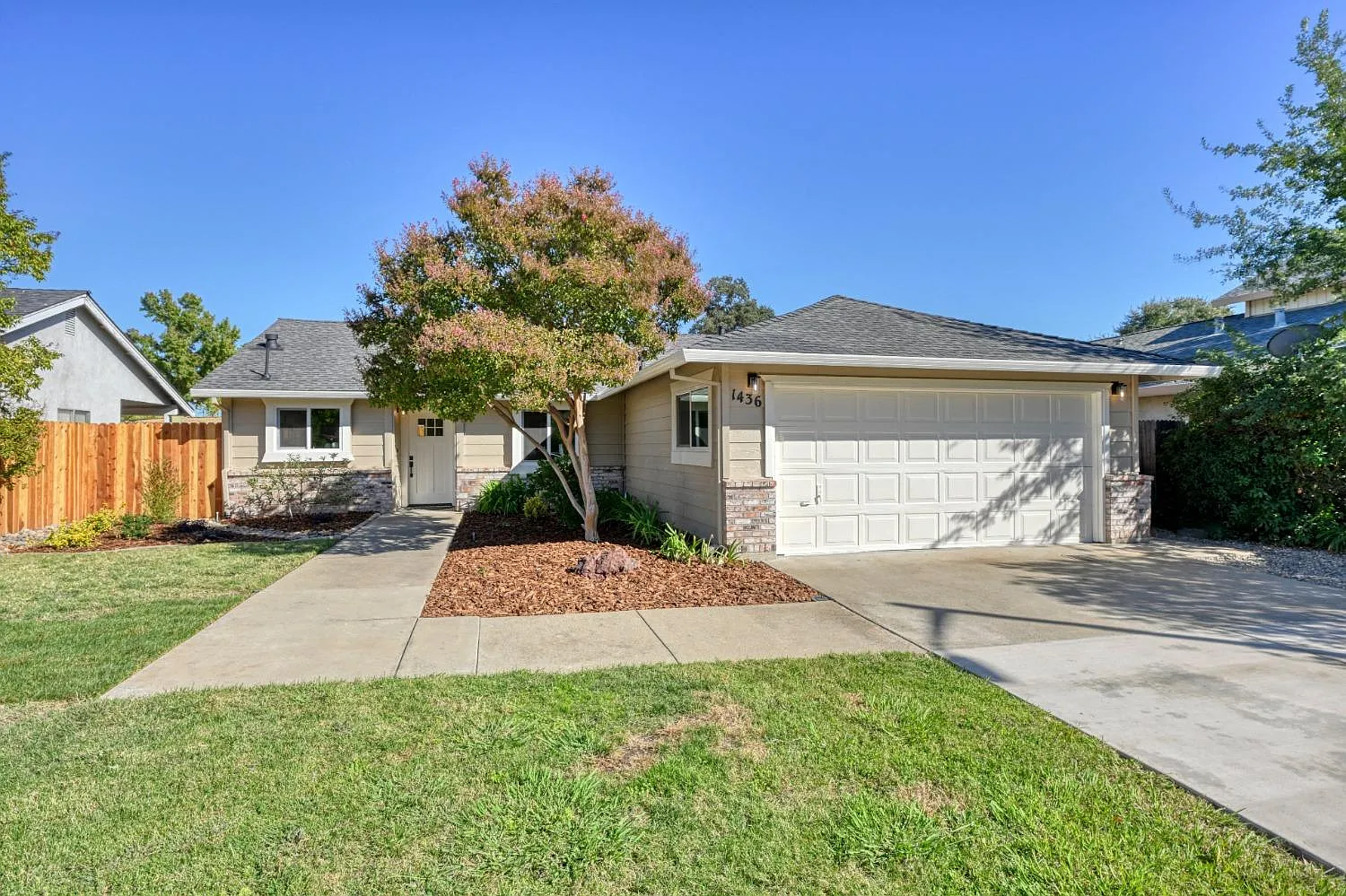 1436 Elm St photo 1