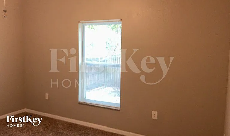1703 E Wood St — Photo 5