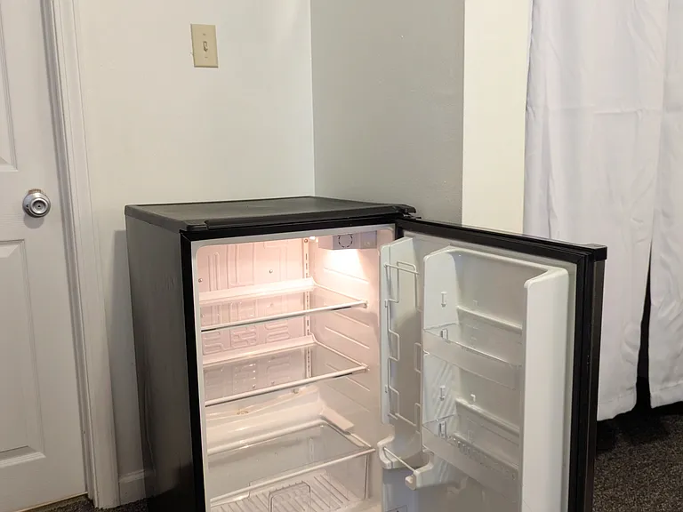 554 E Graham Pl — Photo 6