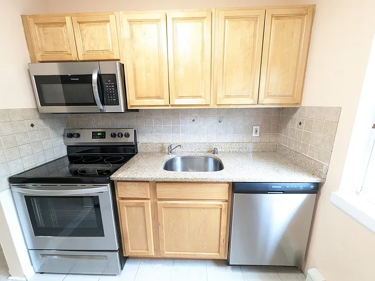 289 Main St #L — Photo 3