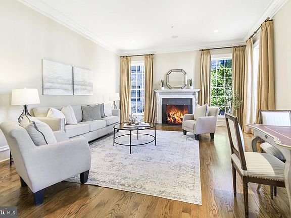5th image of 1935 Foxview Cir NW