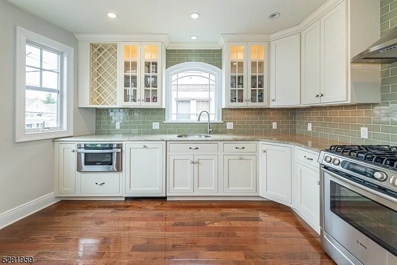 2 bed, 1.0 bath, $3,000 — Photo 2