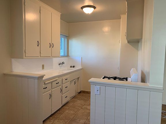 5th image of 10834 Bloomfield St APT 1