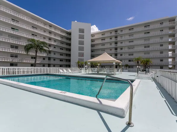 301 Lake Shore Dr APT 409, Lake Park, FL 33403