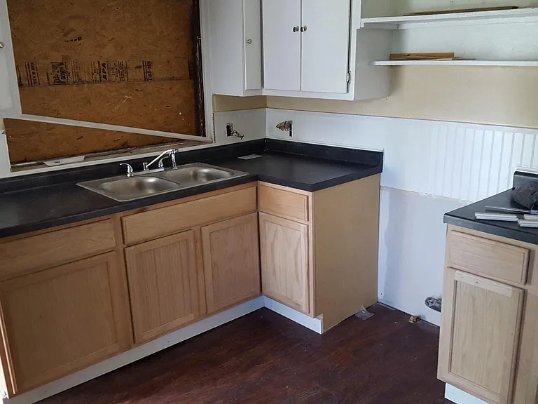 612 N Walnut St — Photo 1